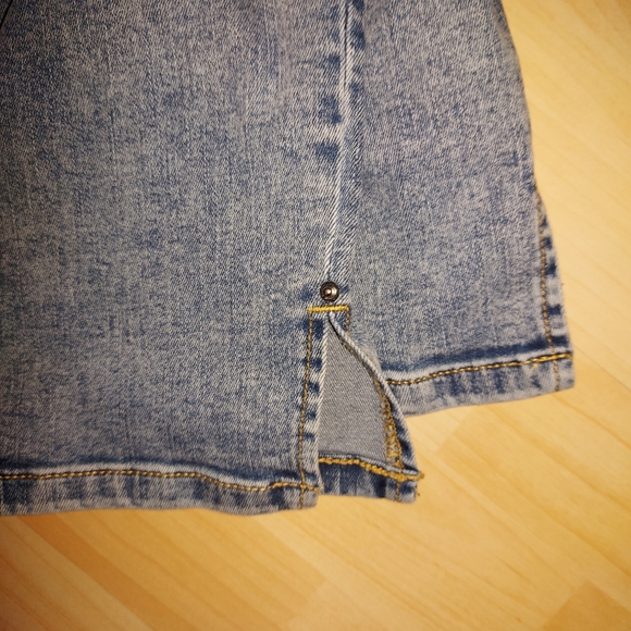 D/C Slightly Curvy Jeans With Slits - Picture 5 of 12